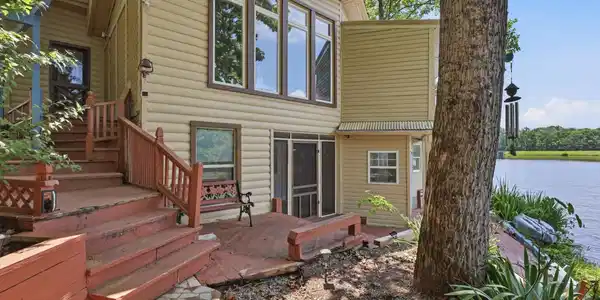 1049 Mountain Shadows Drive, Cleveland GA 30528