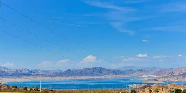 Image 2: Amazing Lake Views!
