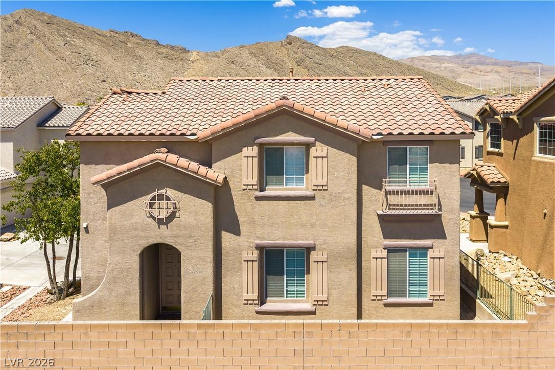 Image 1: This desert dwelling features a classic tile roof