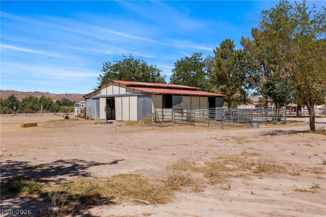 Image 4: A spacious barn and stable with an attached fenced