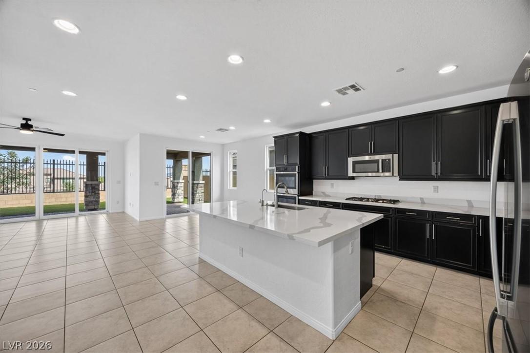 Image 4: The chef's dream kitchen with an island, a gas ran