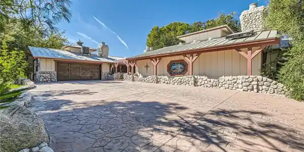 8213 Rancho Destino Road