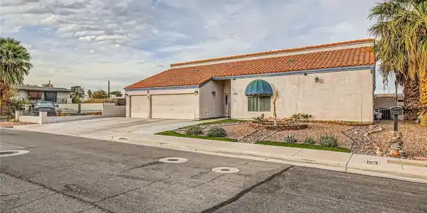 3856 Tumbleweed Avenue