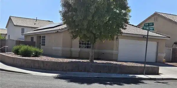 1079 African Eagle Avenue