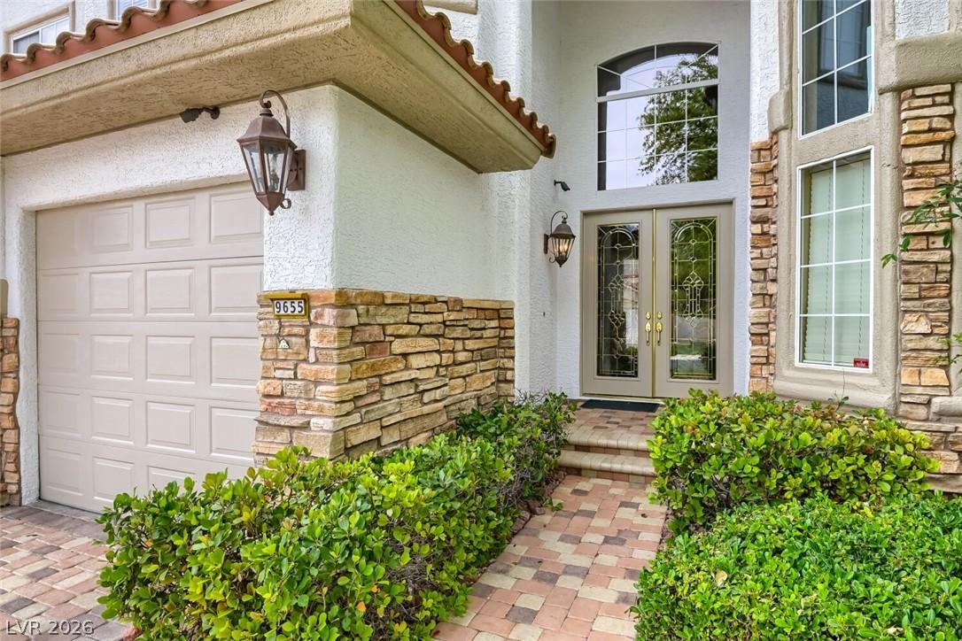 Image 4: Grand Entrance to this Elegant Home