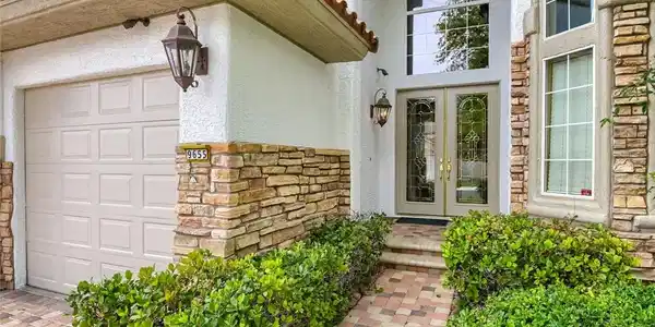 Image 4: Grand Entrance to this Elegant Home