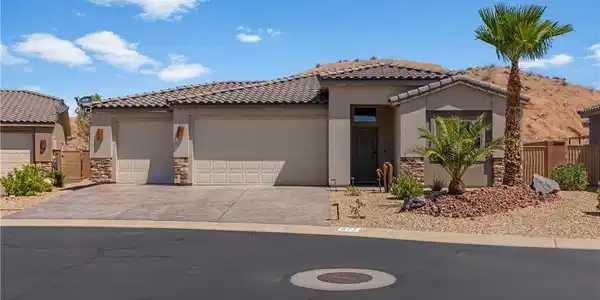 Image 3: A desert oasis welcomes you with a classic stucco