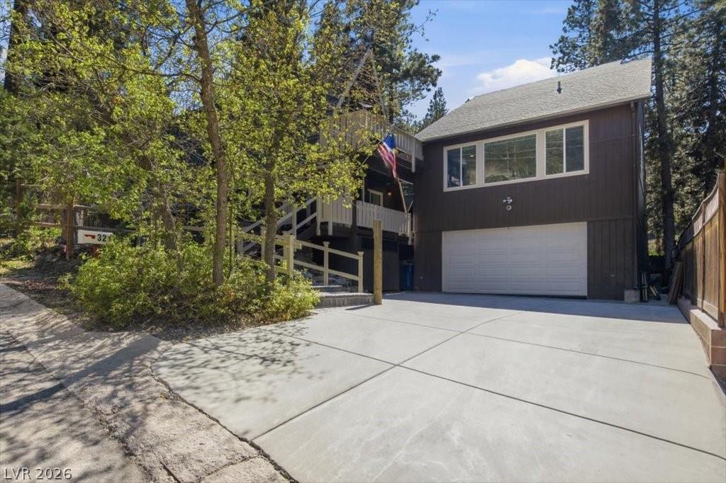 Image 3: Insulated garage, climate-controlled + a built-in