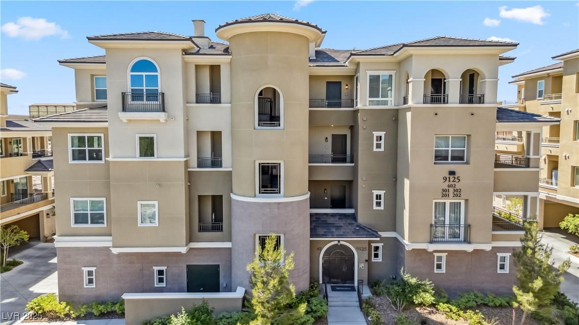 Image 4: condo building #2 Front