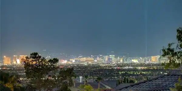 Image 2: Panoramic night views of the glittering cityscape