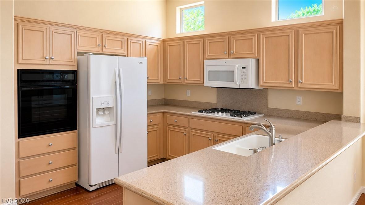 Image 3: Kitchen with abundant cabinetry and generous count