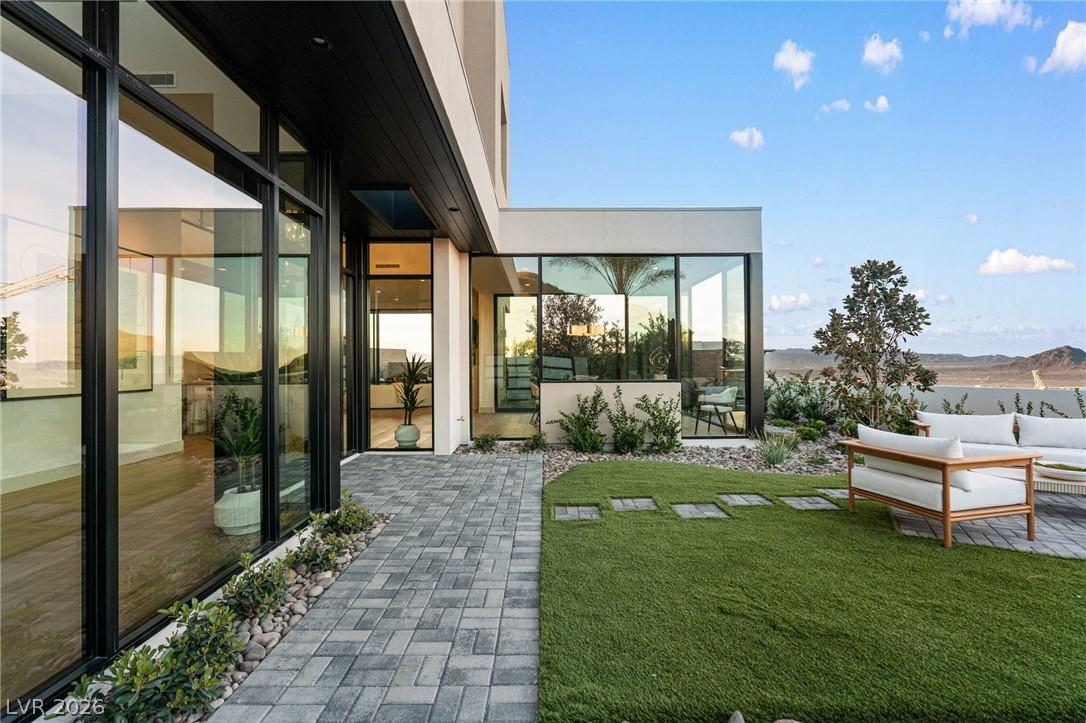 Image 2: Architectural modern design with walls of glass cr