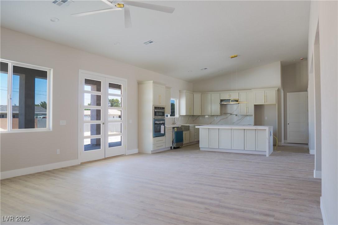 Image 2: Kitchen with tasteful backsplash, open floor plan,