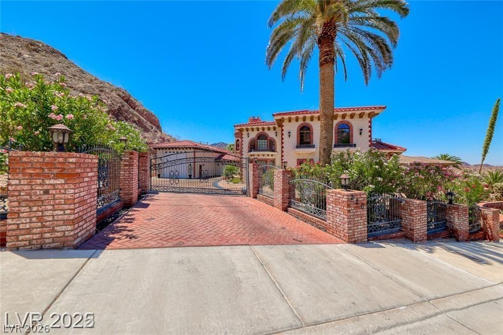 Image 3: Enter this distinguished property through an ornat