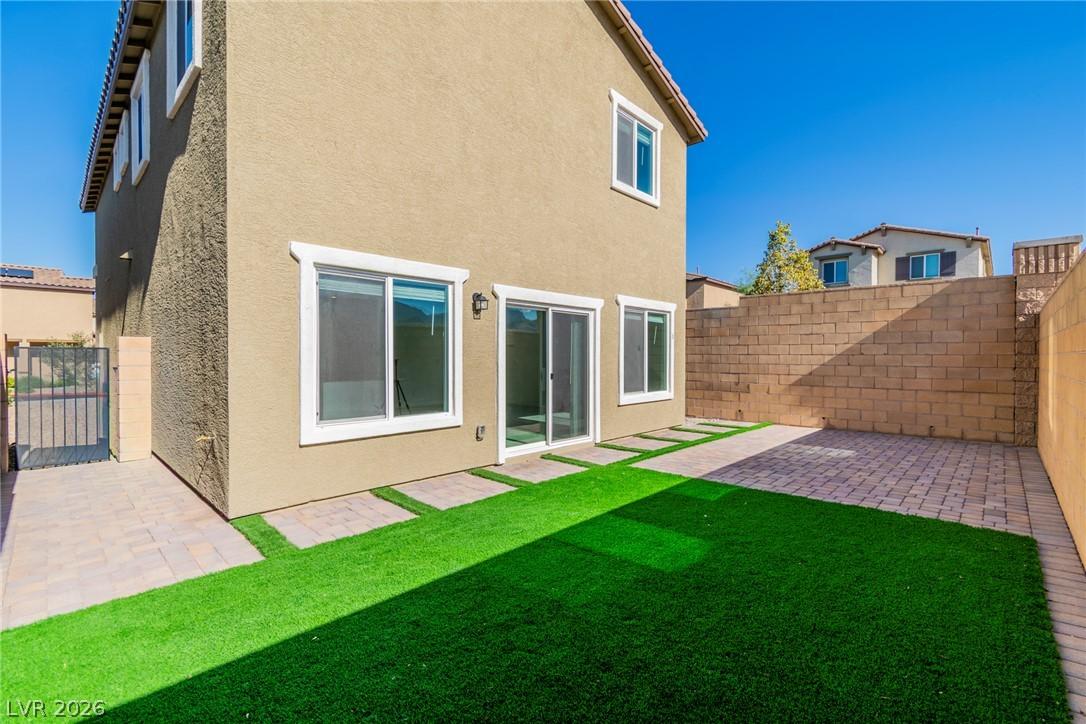 Image 3: A low-maintenance backyard retreat featuring artif