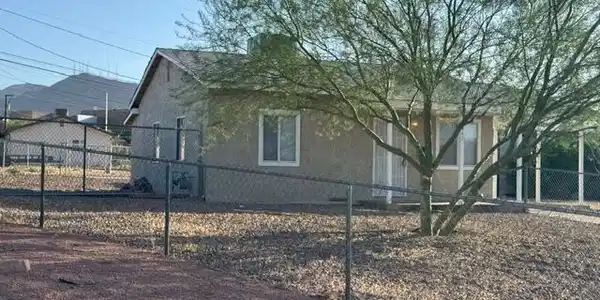 Image 2: Secure yard space with privacy fencing offers ampl