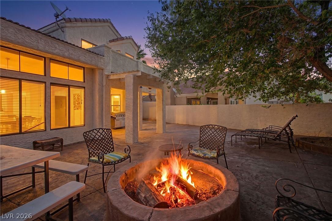 Image 3: Gather around the fire pit for tranquil evenings o