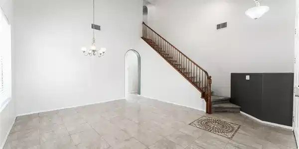 Image 4: Gleaming tile floors and soaring vaulted ceilings