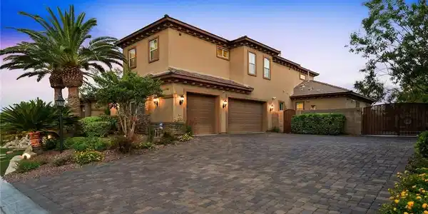 Image 2: 3-Car Garage Paver XLarge Driveway 10Ft Double Gat