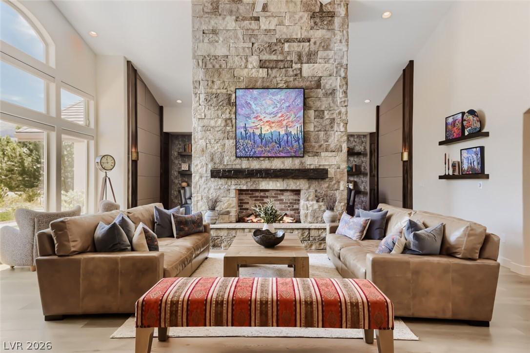 Image 3: Living Room