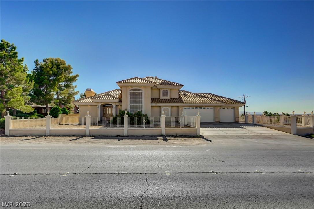 Image 2: Elegant fencing surrounds this property, featuring
