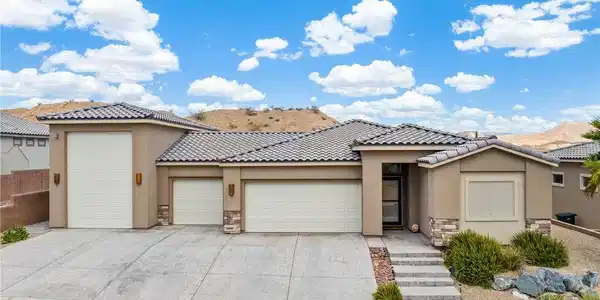 621 Dogwood Lane