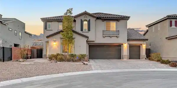 4499 Amazing View Street