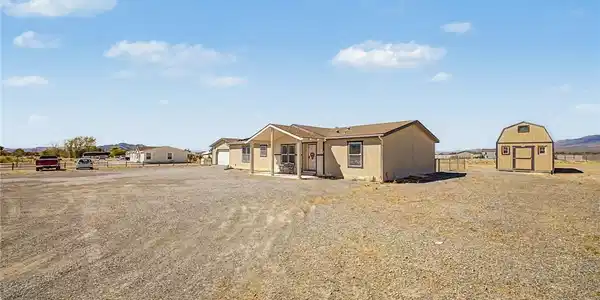 Image 4: A spacious desert home offering ample parking and