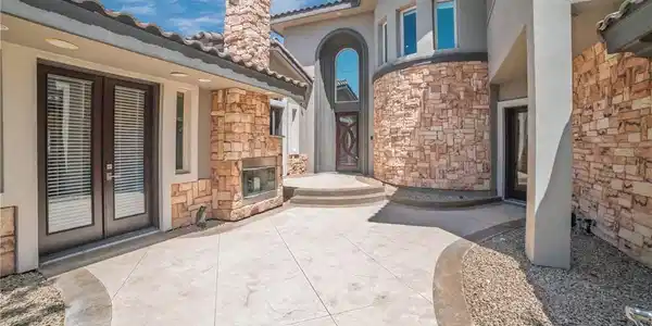 16 Bloomfield Hills Drive