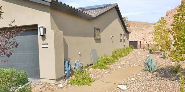 Image 4: Solar-equipped home nestled amidst desert landscap