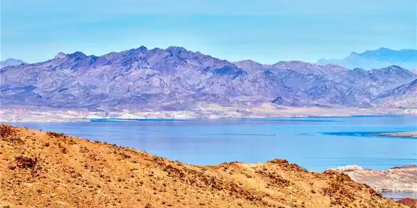 Image 2: Fabulous Views of Lake Mead and the Surrounding Mo