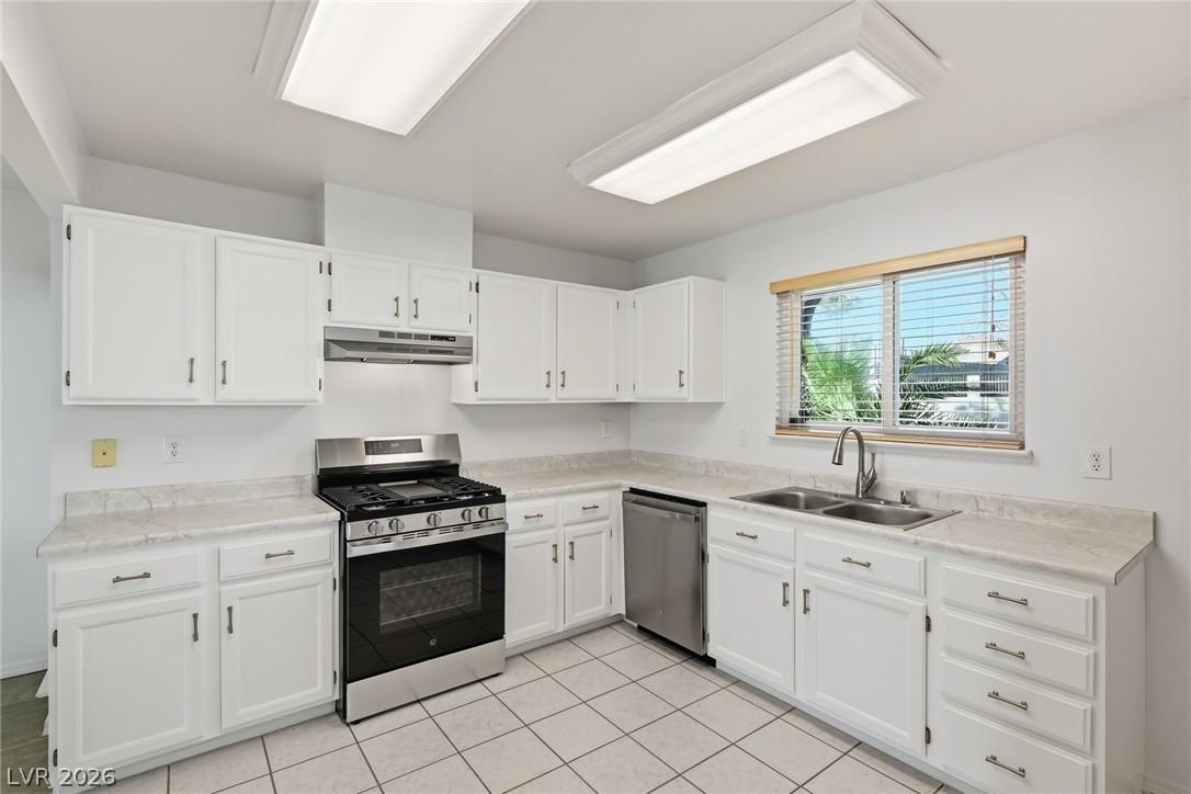 Image 2: All Updated Kitchen New Stainless Appliances