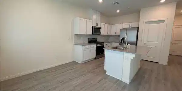 Image 4: Kitchen with stainless steel appliances, white cab