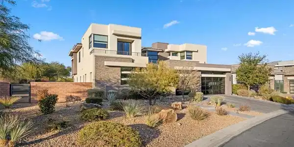 36 Hunting Horn Drive