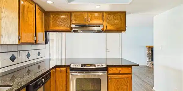 Image 3: Granite counters and stainless steel appliances co