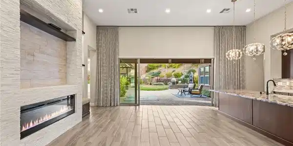 Image 4: Seamless indoor-outdoor living flows from a modern