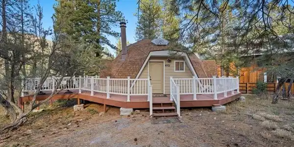 Image 4: Large wraparound deck with composite decking and v