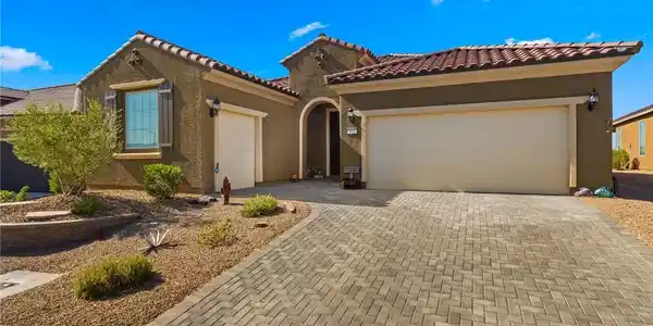Image 4: Exterior Front