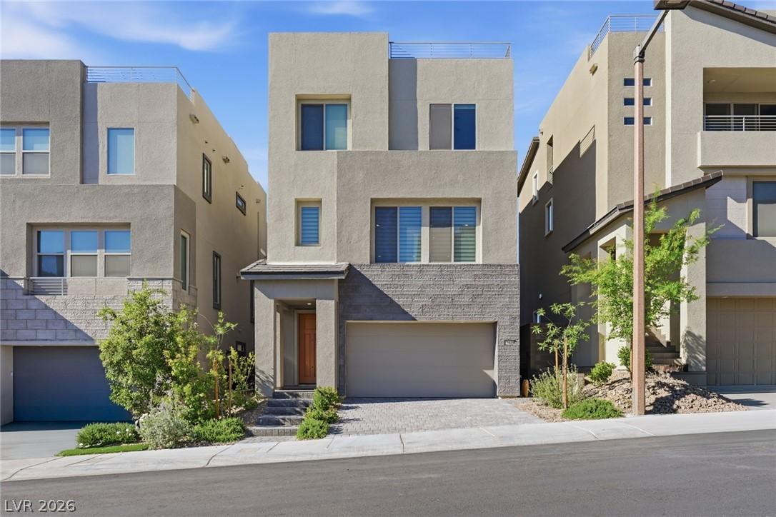 Image 1: Well Maintained Front exterior with great curb app