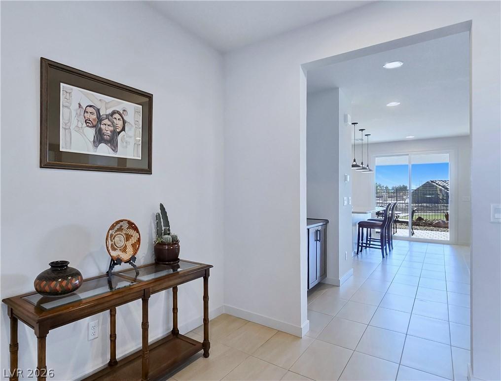 Image 4: Clean lines and a spacious layout create a seamles