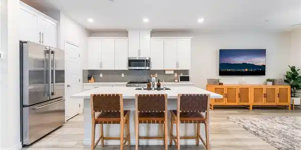 600 N Carriage Hill Drive