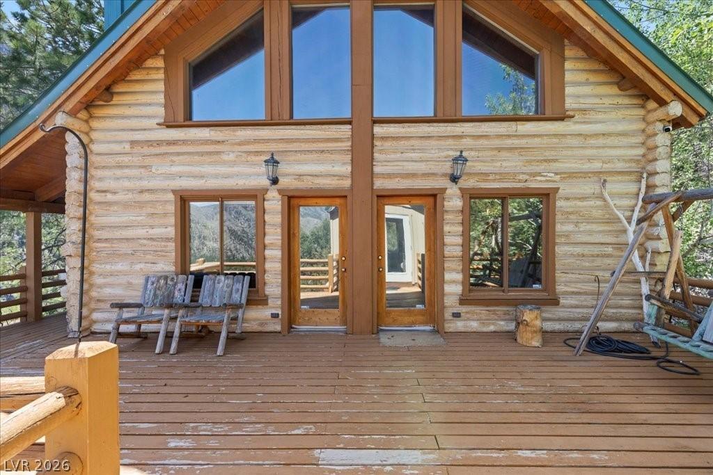 Image 4: Recently updated interior, natural log & open beam