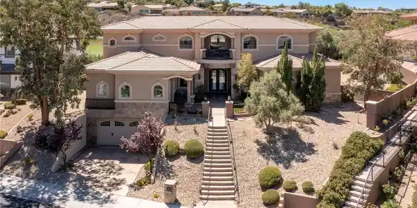 9 Paradise Valley Court