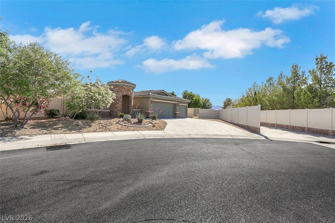 Image 3: This charming residence features a well-maintained