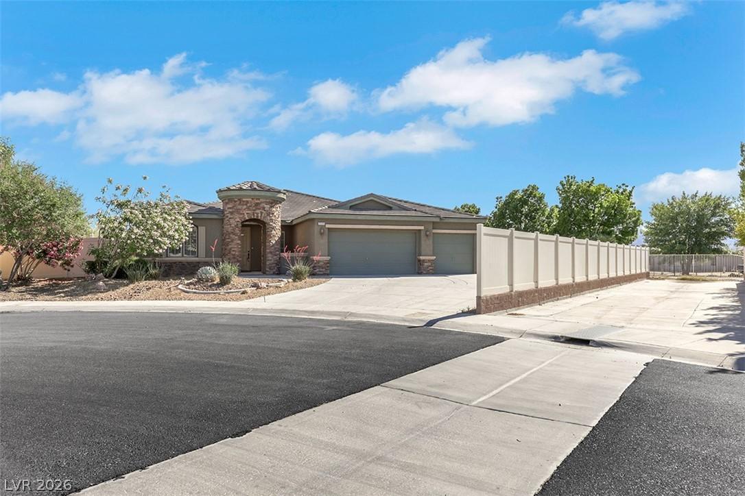 Image 4: This appealing home offers ample parking and a fen