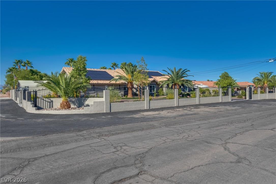 Image 4: This desert oasis features a tiled roof and elegan
