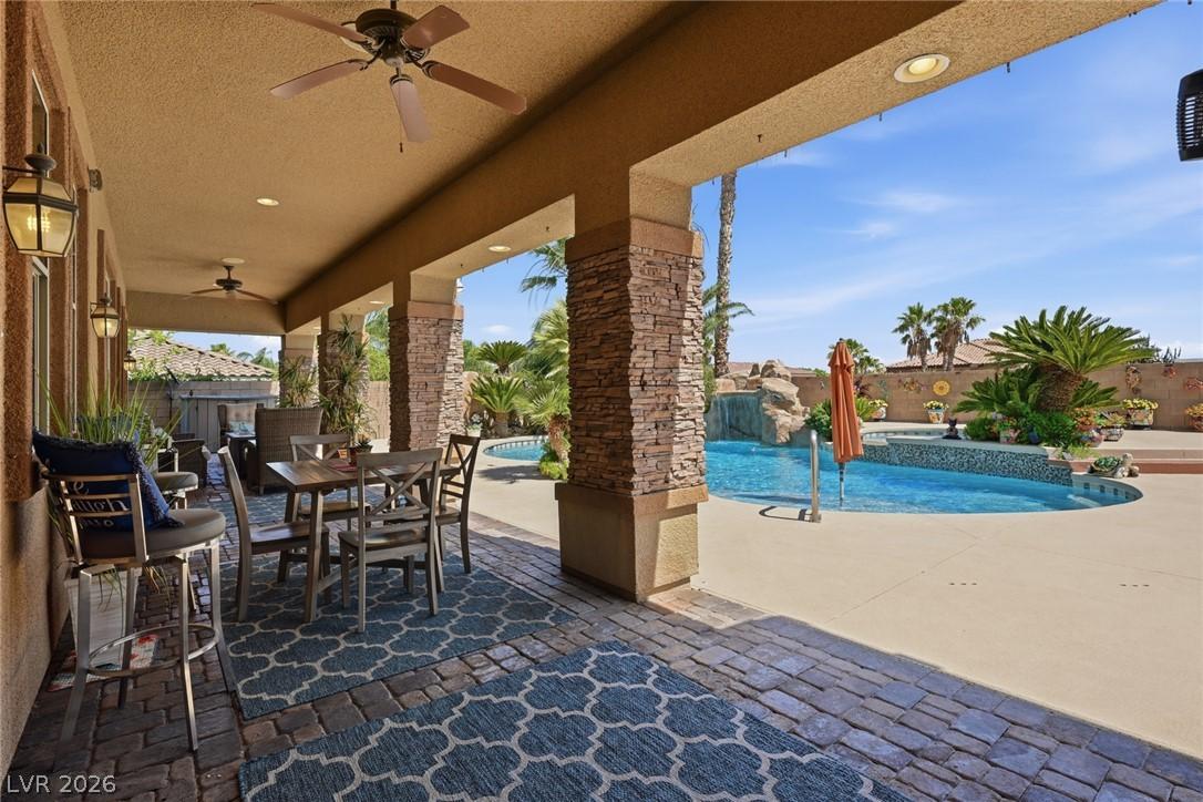 Image 4: Amazing Yard with Pool and Spa also a complete Bac