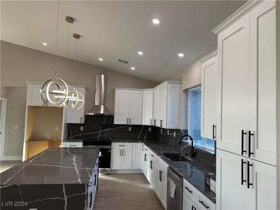 3060 Spy Glass Avenue