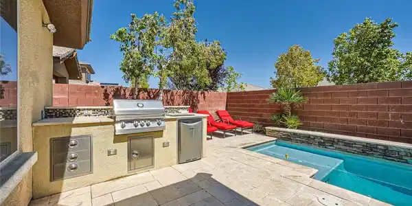 Image 2: View of patio / terrace with a grill, area for gri