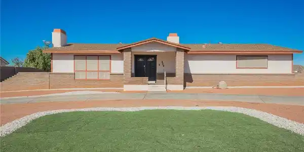 230 W Rochell Drive